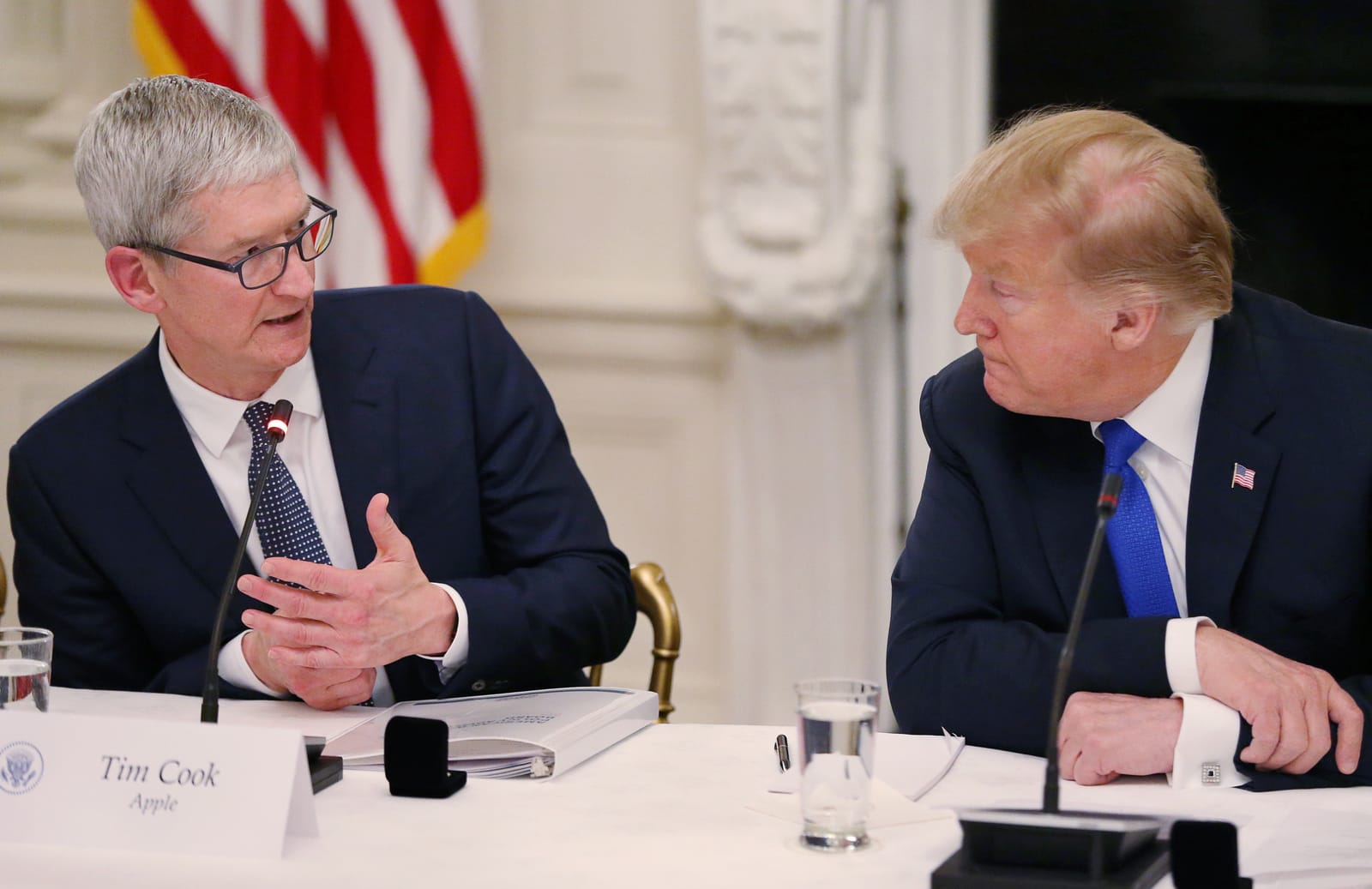 The Golden Gift: How Apple's Trump Strategy Is Dividing Its User Base