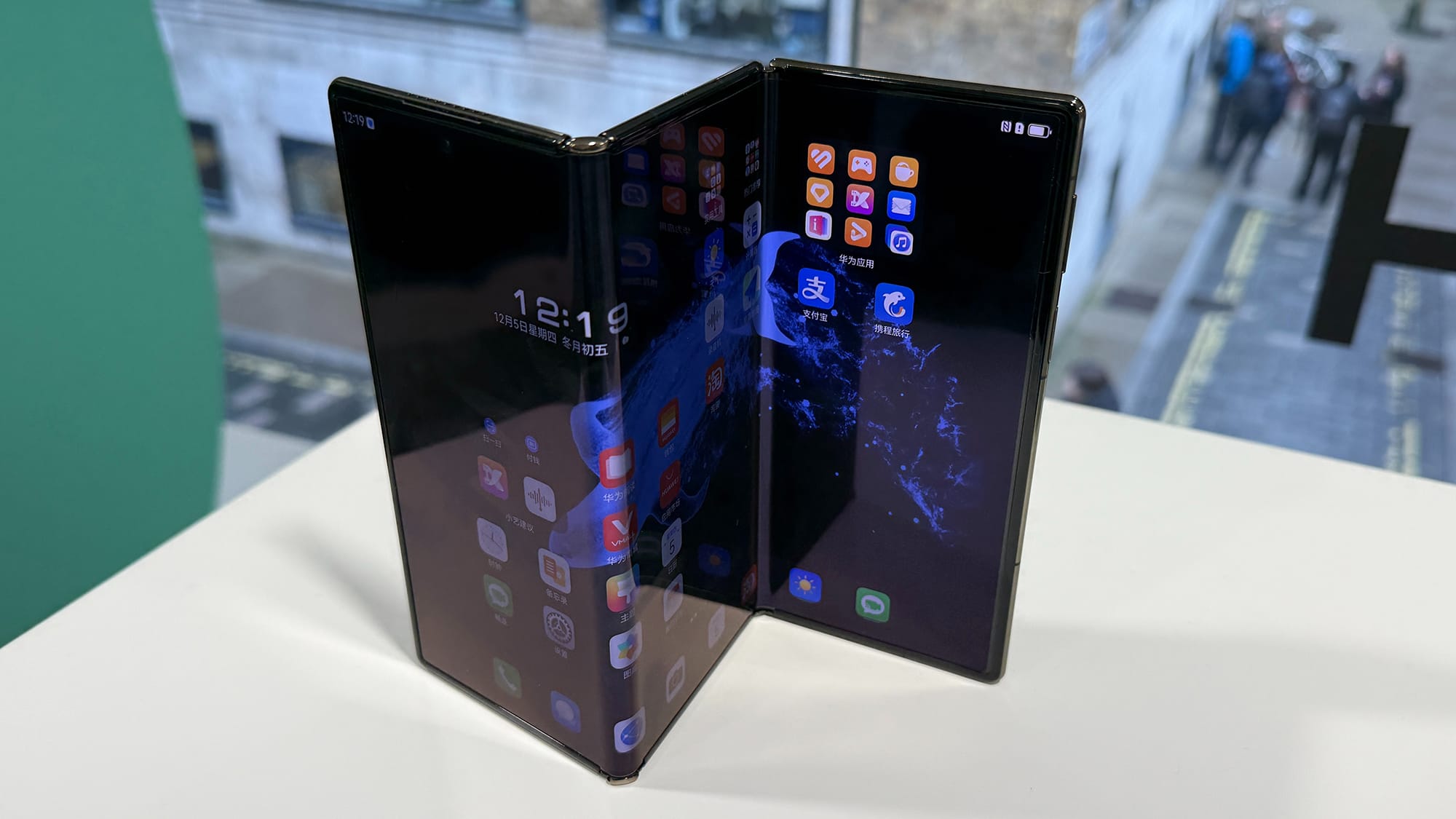 Samsung's $2,900 Tri-Fold Lasted Three Months. That's the Point — and the Problem.